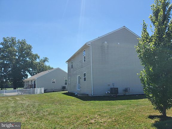 4th image of 801 Aham St