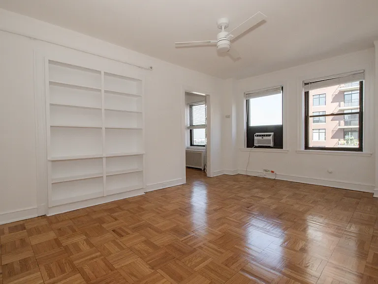 1100 N Dearborn — Photo 46