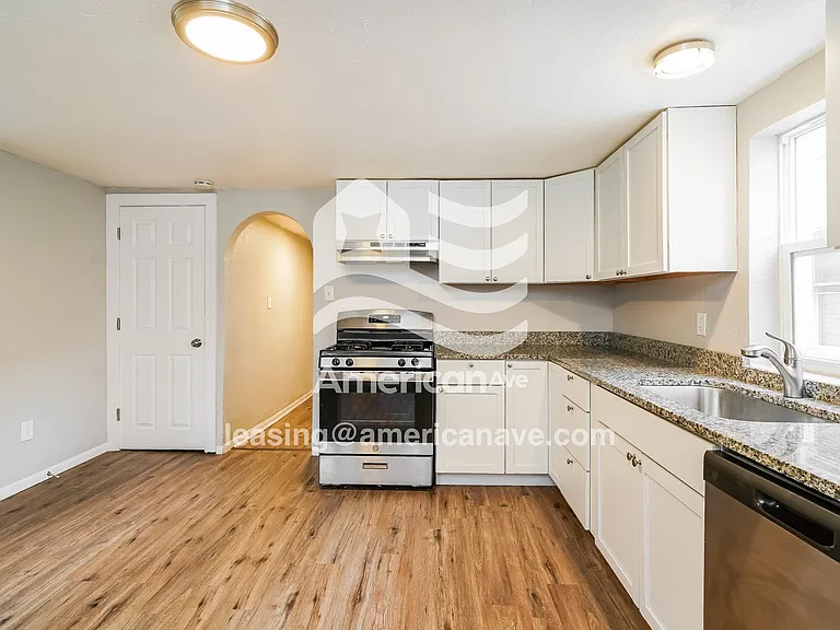991606_005_kitchen_5.jpg