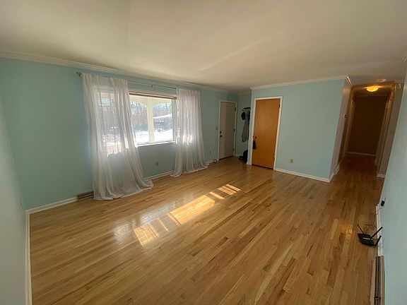 5th image of 12 Ellen Dr
