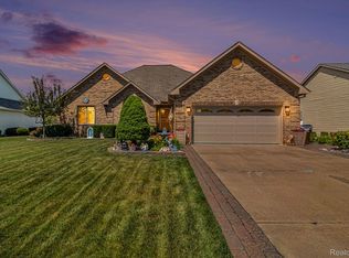 5174 Oakhaven Ln, Monroe, MI 48161
