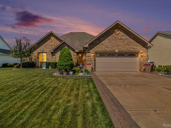 5174 Oakhaven Ln, Monroe, MI 48161