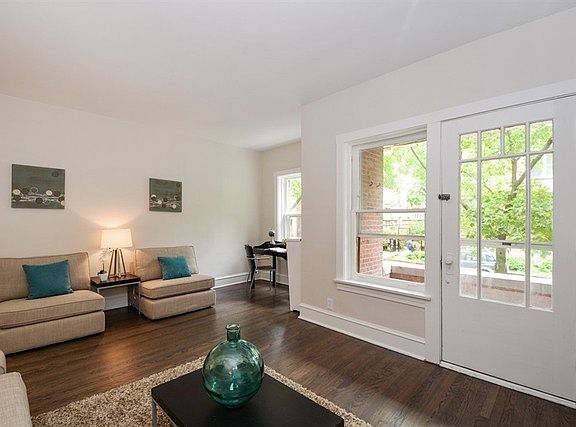 5th image of 7411 N Greenview Ave #1F