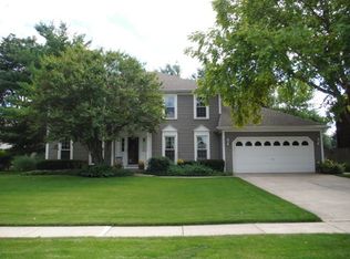 944 Lockwood Ln, Batavia, IL 60510