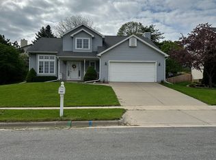 2922 Maple Run Dr, Madison, WI 53719