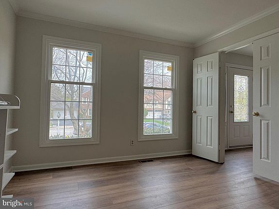 5th image of 3934 White Rose Way