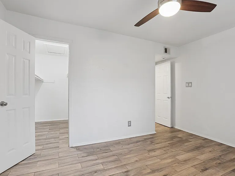 6803 Woodhue Dr #B — Photo 11