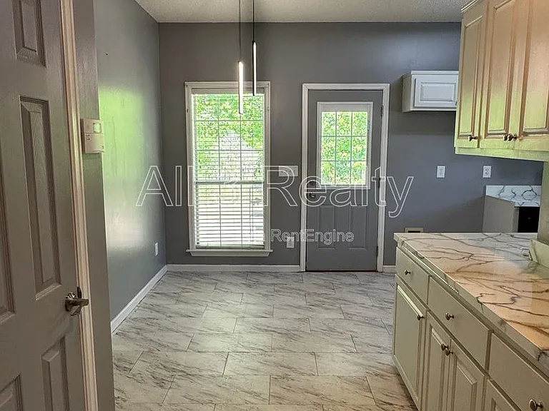 6272 Deerwood Dr — Photo 10