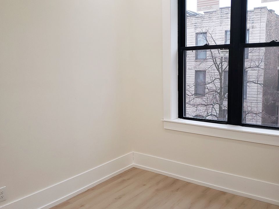 2nd image of 944 N Damen Ave #3RF