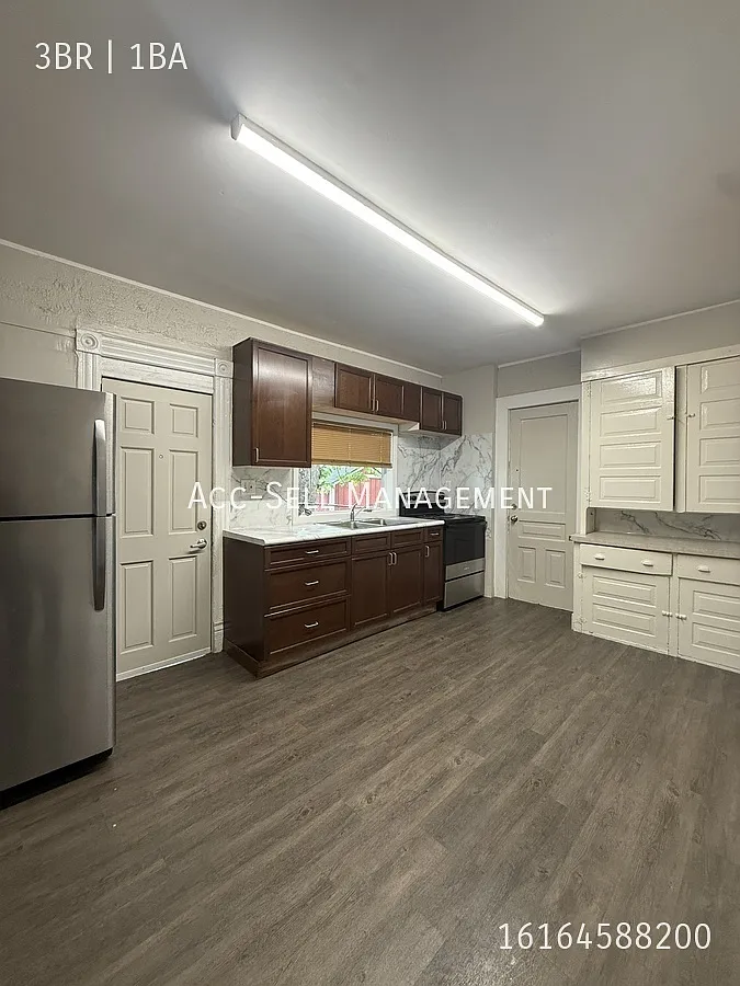 Building Photo - 806 Douglas St NW #1