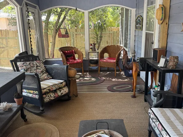 1327 20th Ave N, Saint Petersburg, FL 33704