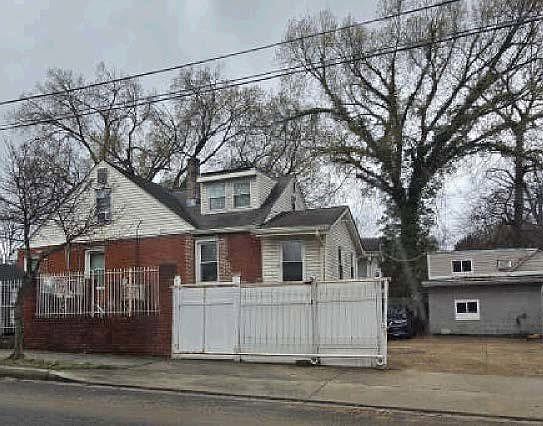 4th image of 1440 Kearny St NE