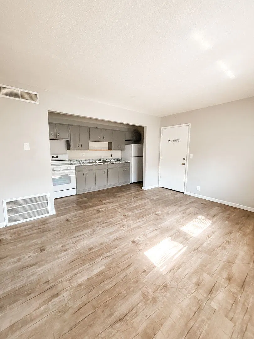 Grand Apartments — Photo 1