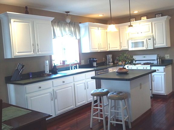4th image of 28 Clermont Ct