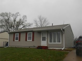 1821 Welshire Dr, Davenport, IA 52806