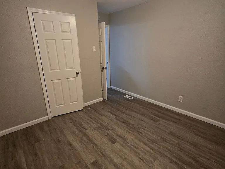 1140 Saint Rose Ln — Photo 12