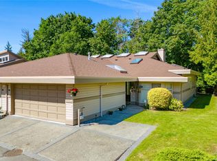 902 Lakes Blvd, Nanaimo, BC V9P2P8