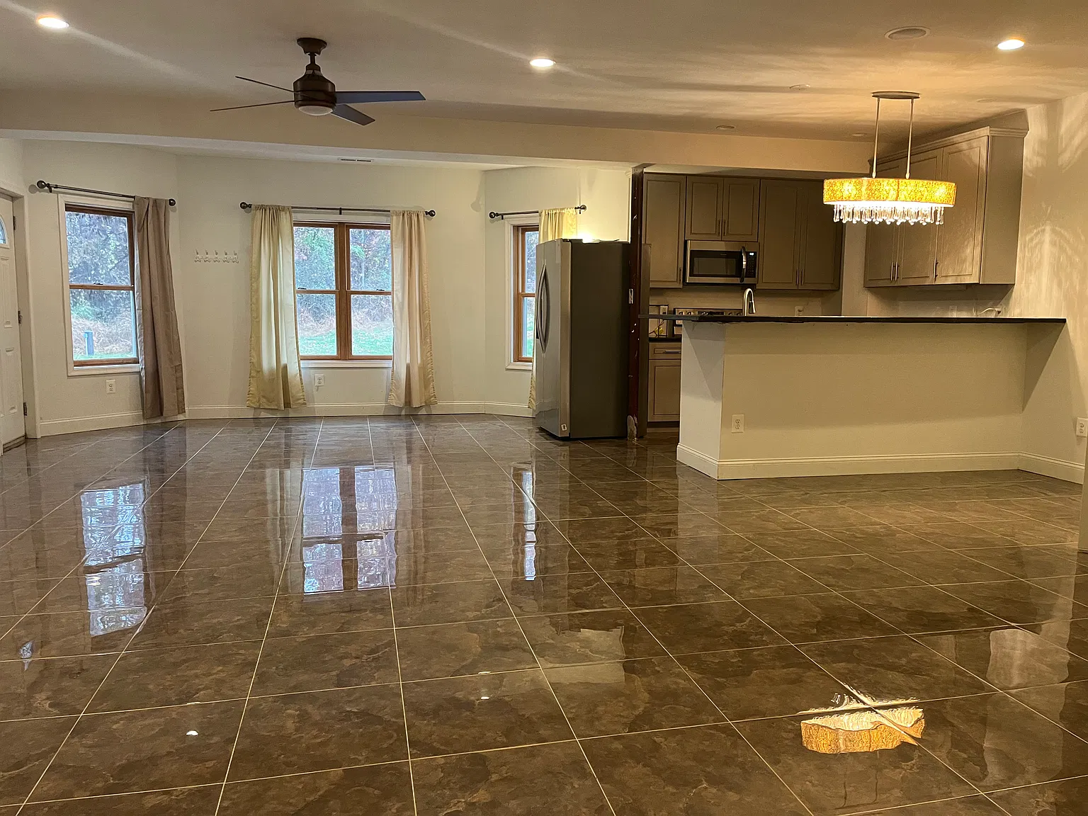 3 bed, 1900 sqft, $2,550 — Photo 3