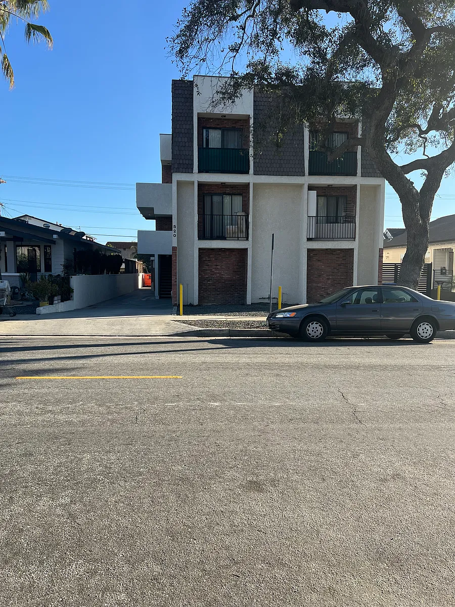 Building Photo - 520 W Doran St #4