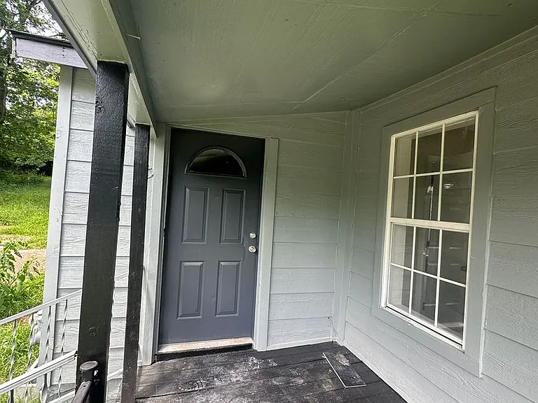 1609 Alma Blvd — Photo 2