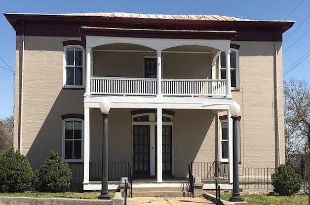 1st image of 131 Jefferson Ave