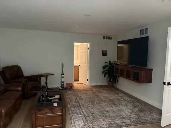 199 Wagon Wheel Rd, Palm Desert, CA 92211