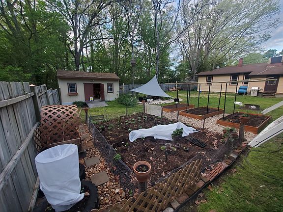 4th image of 5424 Parker St
