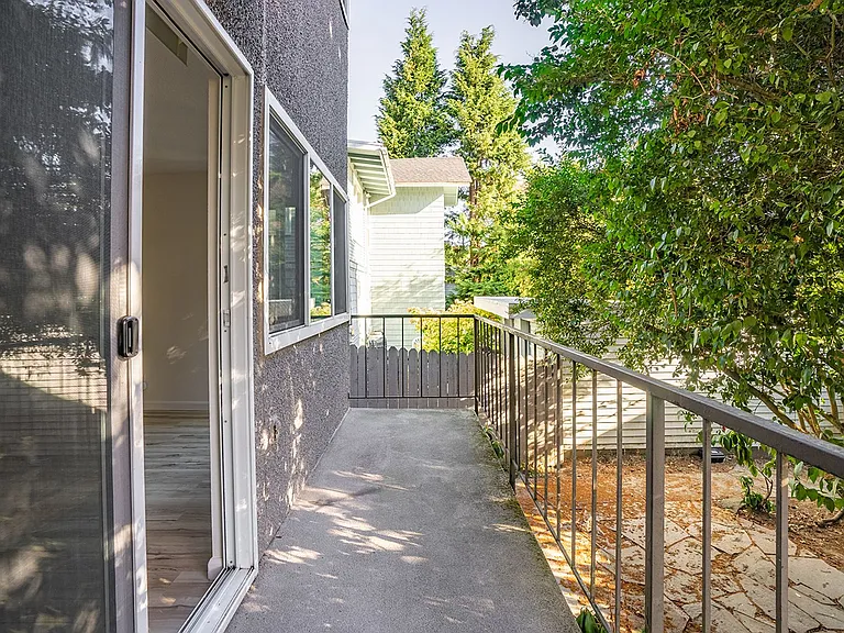 4456 Whitman Ave N — Photo 24