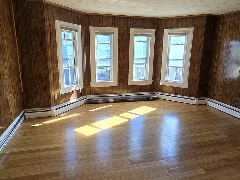 359 Concord St — Photo 3