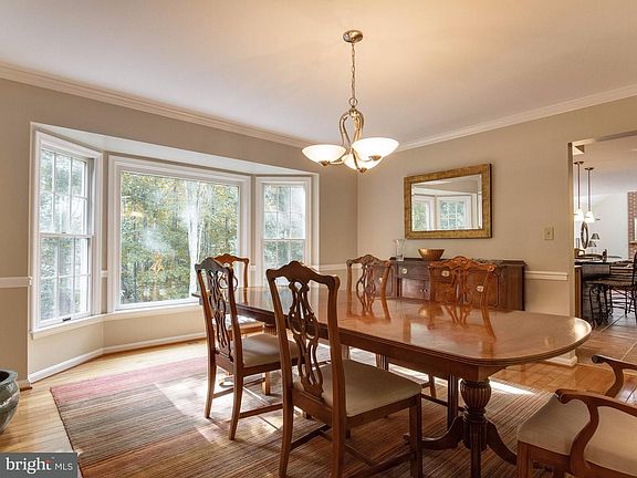 5th image of 12 E Brook Ct