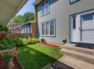 330 Elmwood Ln, Bloomingdale, IL 60108