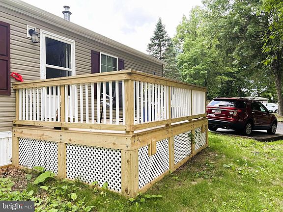 3rd image of 9 Acorn Ln