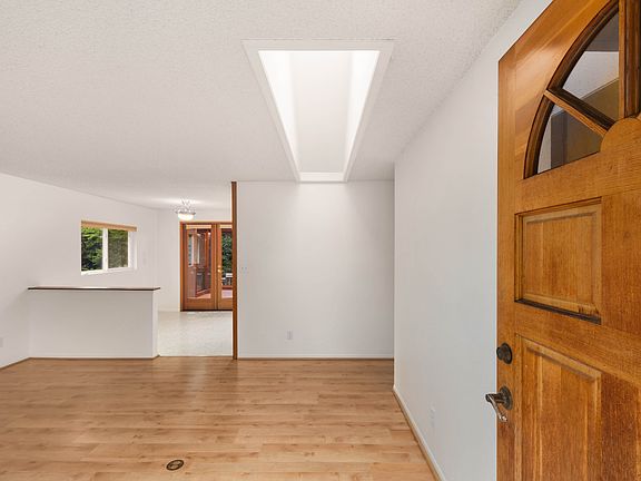 3rd image of 6011 156th Ave NE