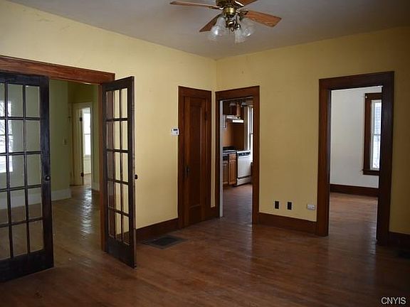 4th image of 1049 Highland St
