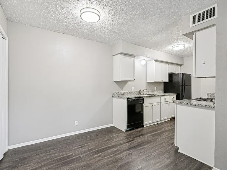 B1 - 2BD, 2BA - 920SF - Dining Room/Kitchen