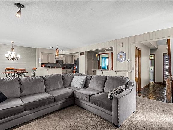5th image of 415 Woodbridge Ln