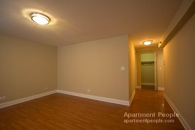 1st image of 3706 N Sheffield Ave APT Gdn