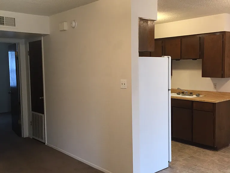 305 S Industrial St #2 — Photo 9