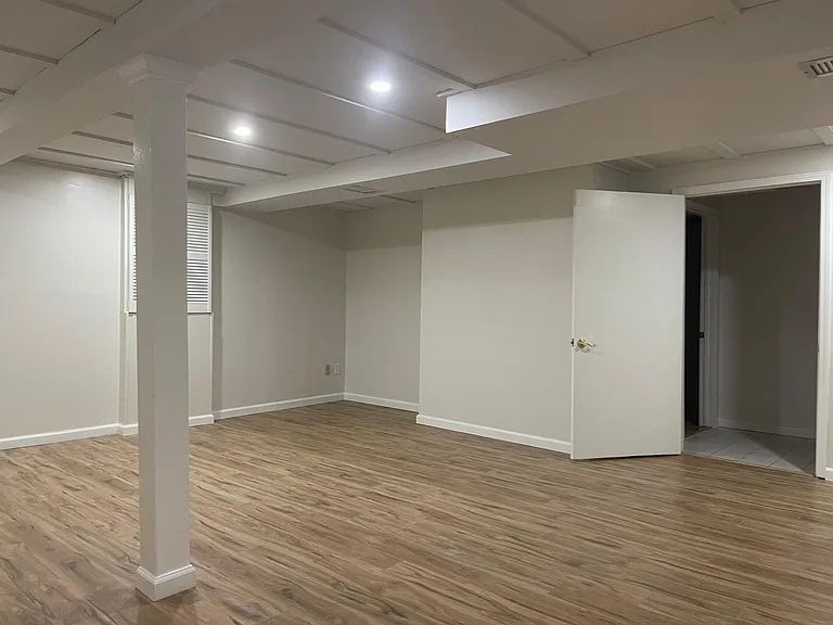6259 Rosewood St — Photo 37