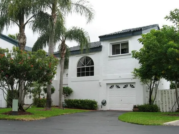 253 NE 211th Ter, Miami, FL 33179