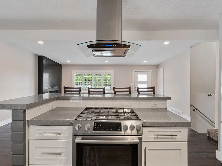 3395 E Larchmont Dr — Photo 17