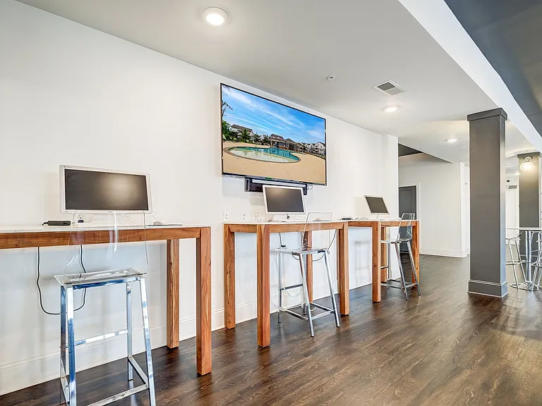 Creekside at Greenlawn Apartment Homes — Photo 16