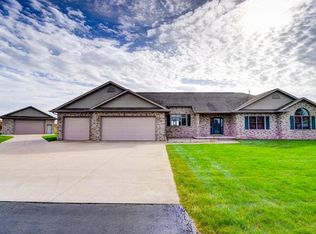 W3739 Lone Oak Dr, Appleton, WI 54913