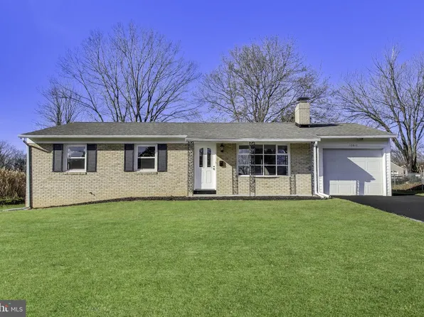 10810 Rosewood Dr, Hagerstown, MD 21740