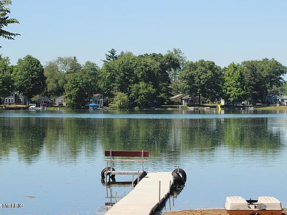 3rd image of 24800 Lakeshore Dr