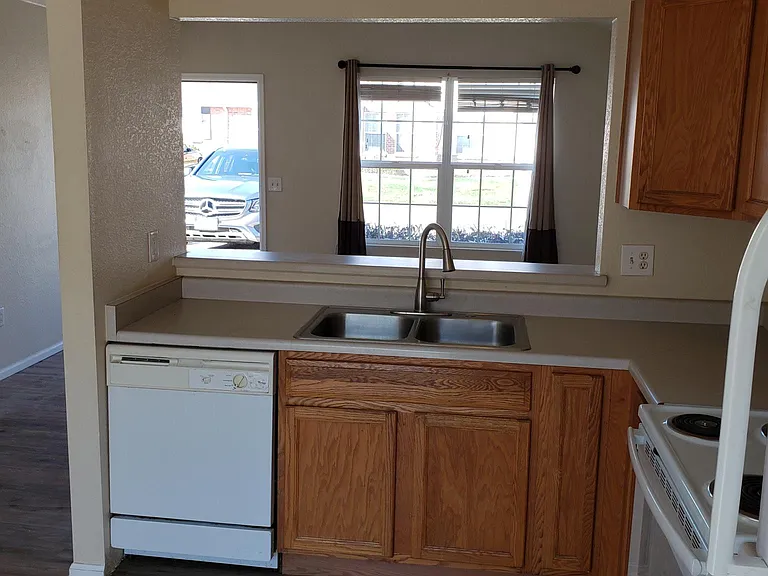 1758 Eagle St #F — Photo 30