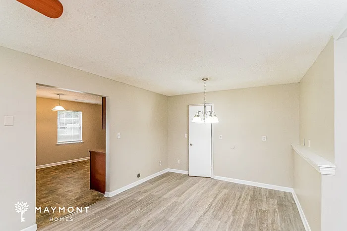 3 bed, 2.0 bath, 1289 sqft, $1,775 — Photo 3
