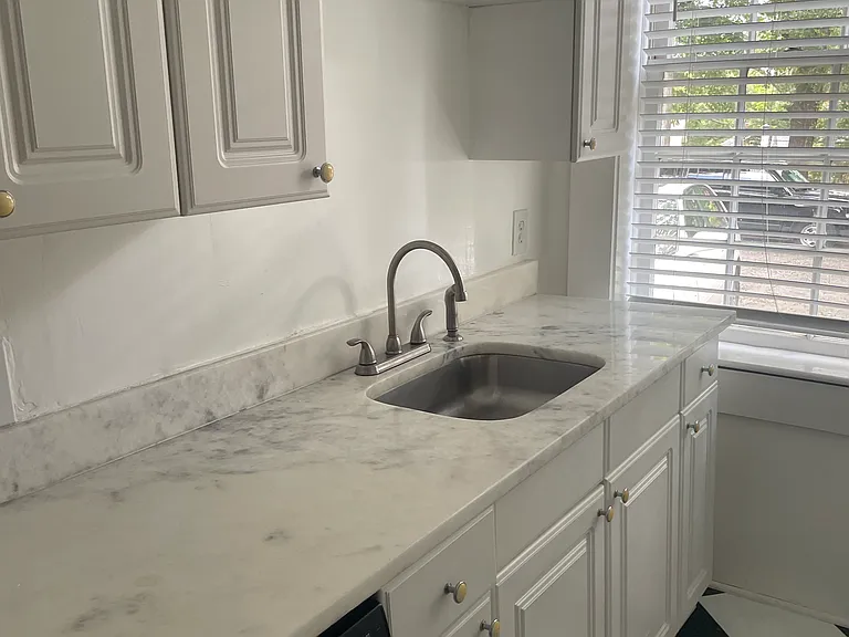 Virginia Court Apartments — Photo 40