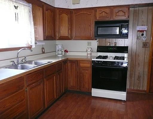 4th image of 32 Noel Dr