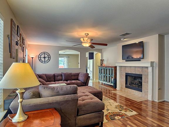4th image of 1718 Lloydminister Way